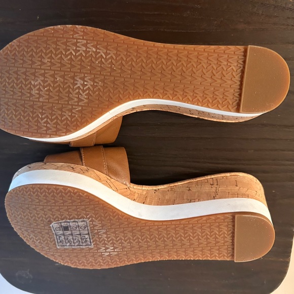Michael Kors slip on - Picture 3 of 5
